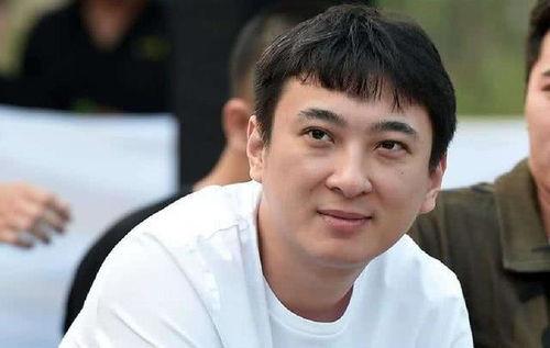 娱乐圈吃瓜新闻事件,恋情曝光、离婚风波、疑似求婚，明星私生活掀波澜