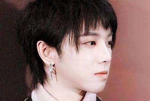 爱豆吃瓜娱乐酱宋亚轩,爱豆吃瓜娱乐酱，揭秘娱乐圈幕后故事